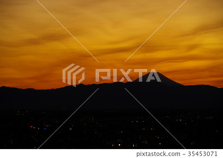 A silhouette with a silhouette of Fuji after sunset and a golden rippling sky A telephoto from Roppongi, Tokyo A silhouette with a silhouette of Fuji after sunset and a golden rippling sky A telephoto from Roppongi, Tokyo 35453071