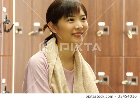 Sports gym changing room Sports gym changing room 35454010