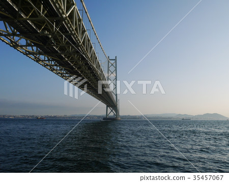 Akashi Kaikyo Bridge from below Akashi Kaikyo Bridge from below 35457067