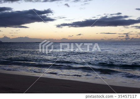 Sunset Beach, Oahu, Hawaii, USA 35457117