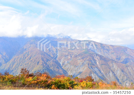 從阿爾卑斯山平面自然散步看到的北阿爾卑斯山 35457250