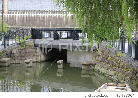 Moat down the Yanagawa River 35458004