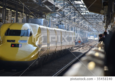 Shin Yokohama Shinkansen Doctor Yellow 35458140