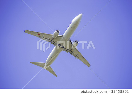 Airplane took off Boeing 737-800 Airplane took off Boeing 737-800 35458891