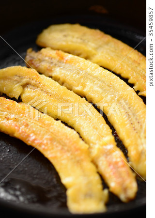 Banana saute 35459857