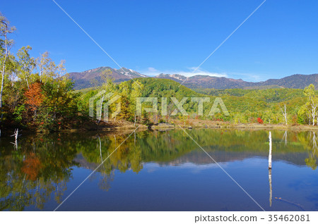 Autumn Myomeno Pond and Mt. Norikura Autumn Myomeno Pond and Mt. Norikura 35462081