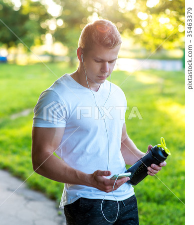 The bodybuilder coach watches the video in the 35463379