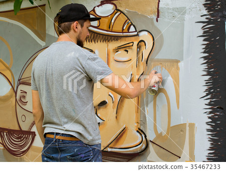 Graffiti. Graffiti. 35467233
