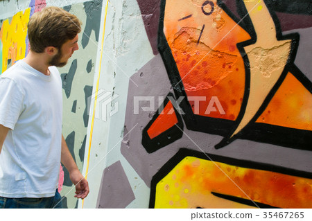 Graffiti on the wall Graffiti on the wall 35467265
