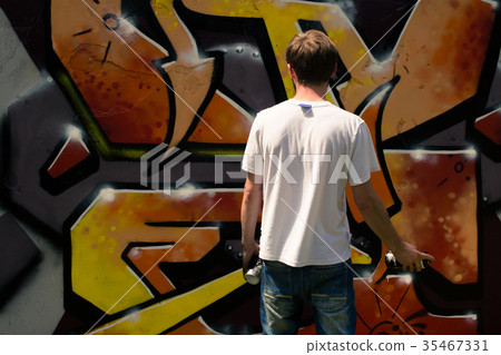 Graffiti on a fence. 35467331