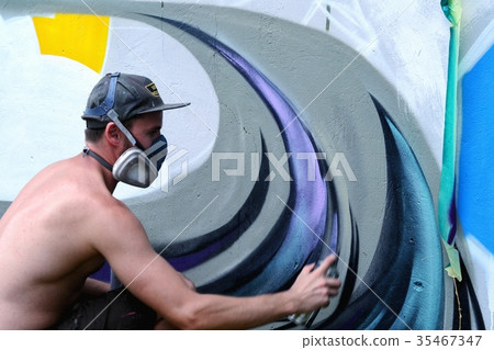 Graffiti on a fence. 35467347