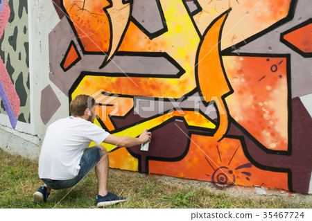 Graffiti. Graffiti. 35467724