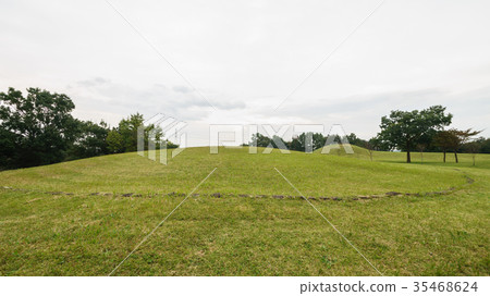 Landscape of autumn mowing old tomb group 35468624