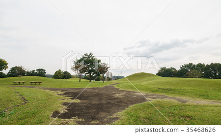 Landscape of autumn mowing old tomb group Landscape of autumn mowing old tomb group 35468626