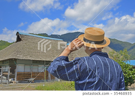 高級享受在鄉下散步 高級享受在鄉下散步 35468935