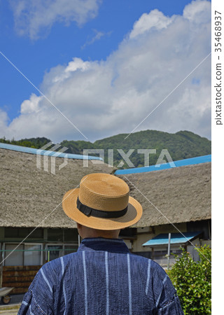 高級享受在鄉下散步 高級享受在鄉下散步 35468937