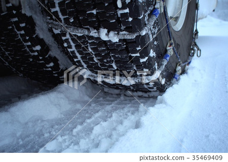 Snow road and tire chain Snow road and tire chain 35469409