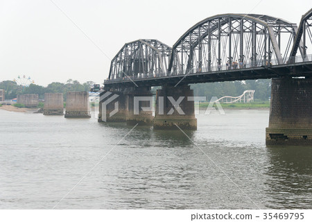 China-North Korea border Yalu River break bridge Dandong City, Liaoning Province, China 35469795