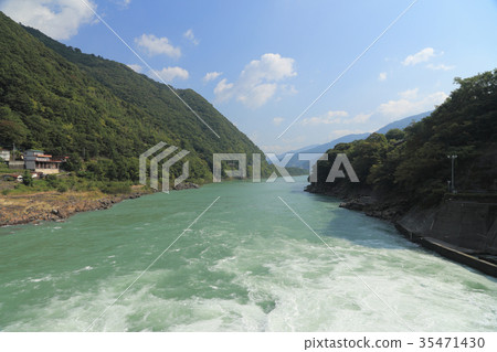 從池田壩看到的吉野川（下游方向） 35471430