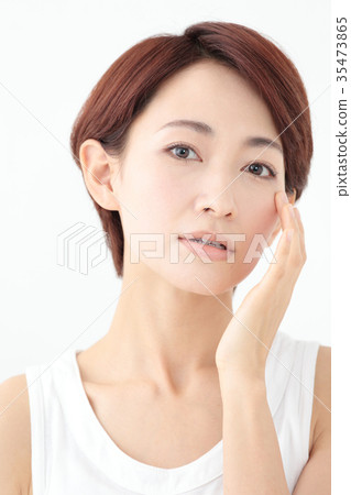 Beauty middle women Beauty middle women 35473865