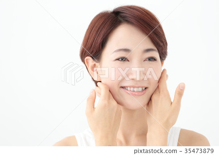 Beauty middle women Beauty middle women 35473879