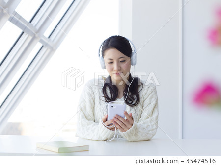 Woman lifestyle relax 35474516