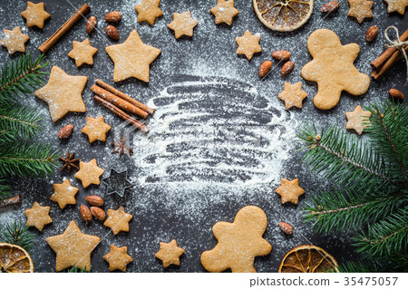 Christmas frame with gingerbread man cookies 35475057