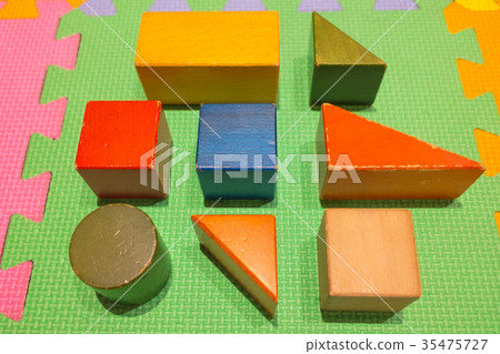 色彩繽紛的積木 35475727