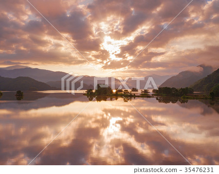 秋元湖的早晨 35476231