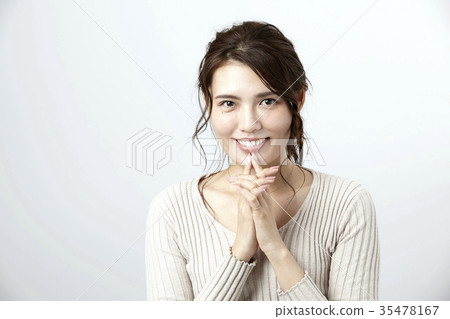 Natural portrait, gesture 35478167