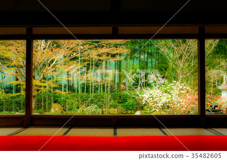 Japanese Garden with a View Japanese Garden with a View 35482605