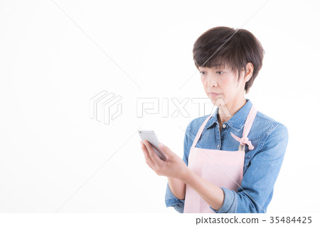 中年女性 35484425