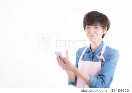 中年女性 35484426