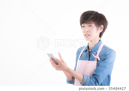 中年女性 35484427