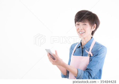 中年女性 35484428