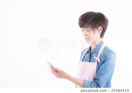 中年女性 35484429