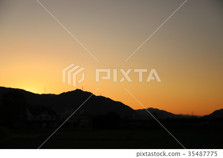 Sunset on the mountain (Fukui Prefecture Katsuyama City) Sunset on the mountain (Fukui Prefecture Katsuyama City) 35487775