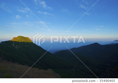 A view of dawn from near Akadake A view of dawn from near Akadake 35490405