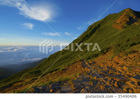 A view of dawn from near Akadake 35490406