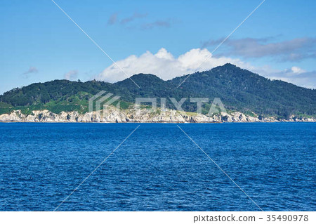 Mt. Kinka lighthouse from the ship 35490978