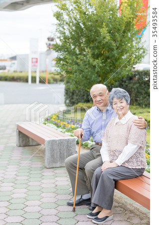資深夫婦Oshidori夫婦在城市走 資深夫婦Oshidori夫婦在城市走 35493584