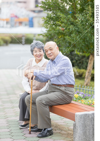 資深夫婦Oshidori夫婦在城市走 資深夫婦Oshidori夫婦在城市走 35493585