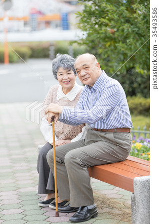 資深夫婦Oshidori夫婦在城市走 35493586