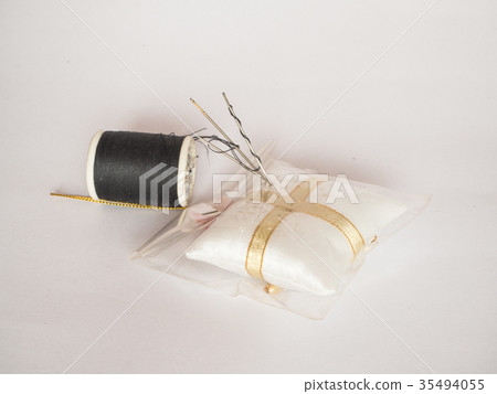 Pillow needle the thread isolate 35494055