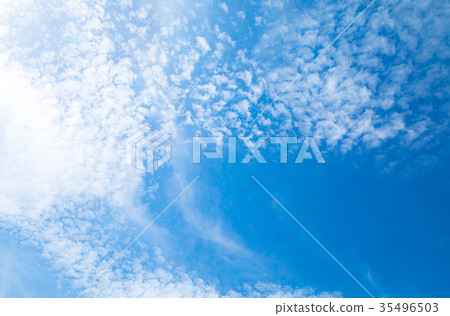 晚夏天空秋天天空雲彩拷貝空間寬拷貝空間普通天空標記 晚夏天空秋天天空雲彩拷貝空間寬拷貝空間普通天空標記 35496503