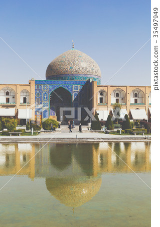 Sheikh Lotfollah Mosque at Naqhsh-e Jahan Square 35497949