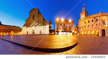 Panorama of Piazza Maggiore square, Bologna, Italy Panorama of Piazza Maggiore square, Bologna, Italy 35499003