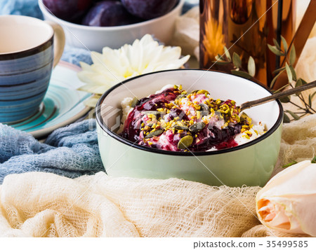 Breakfast bowl of yogurt and quark 35499585