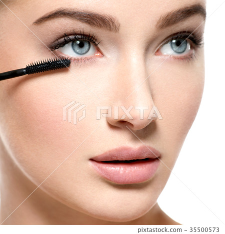 Girl makes makeup. Woman apply mascara on eyelashes Girl makes makeup. Woman apply mascara on eyelashes 35500573