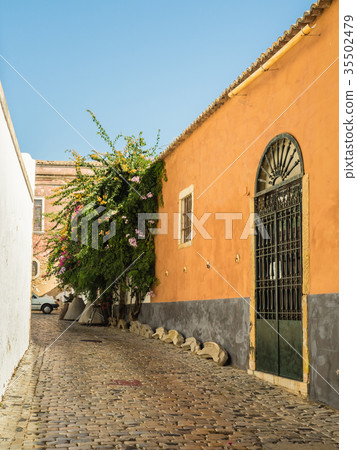 In the old alleyways of Faro, Portugal 35502479